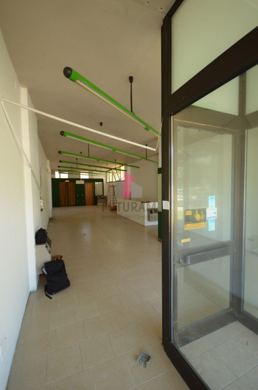 Immagine 9 di Negozio in affitto  in via monte ortigara a Grisignano Di Zocco