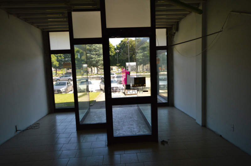 Immagine 10 di Negozio in affitto  in via monte ortigara a Grisignano Di Zocco