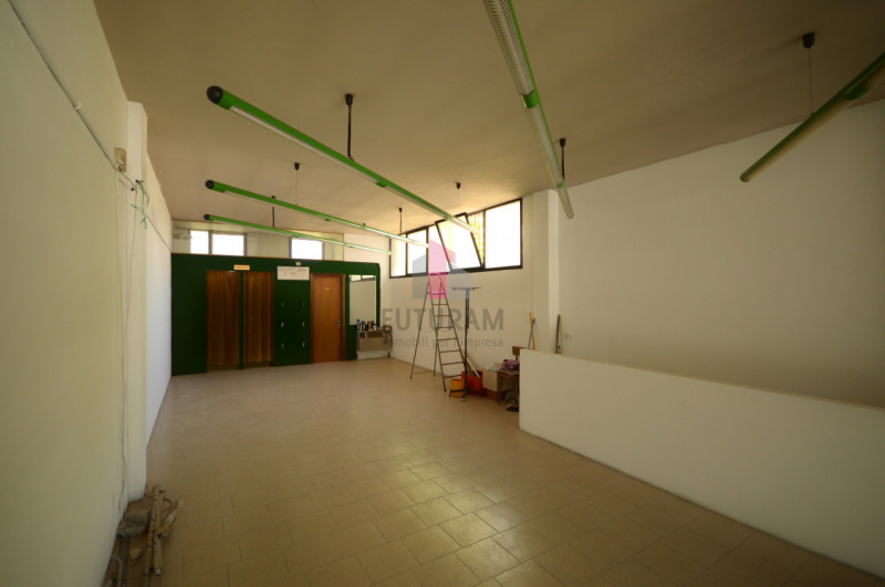 Immagine 15 di Negozio in affitto  in via monte ortigara a Grisignano Di Zocco