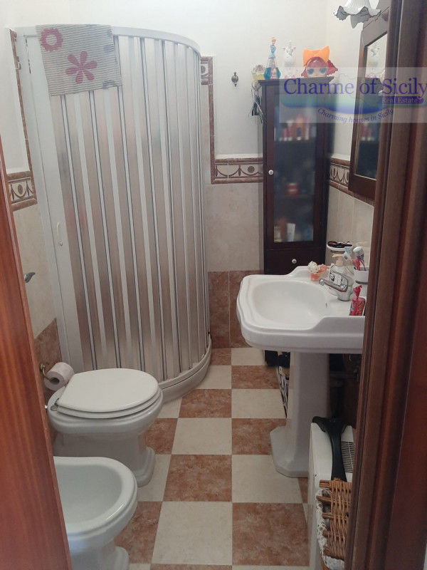 Immagine 38 di Casa indipendente in vendita  in Via Garofalo 29 a Modica