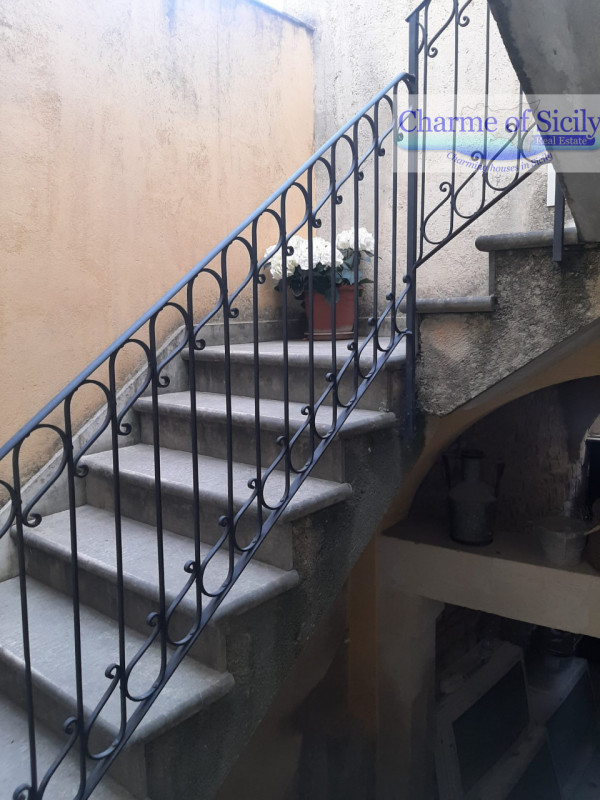 Immagine 49 di Casa indipendente in vendita  in Via Garofalo 29 a Modica