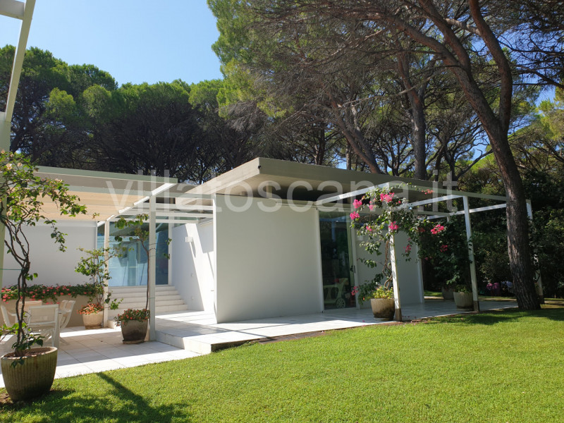 Immagine 3 di Villa in vendita  in Roccamare a Castiglione Della Pescaia