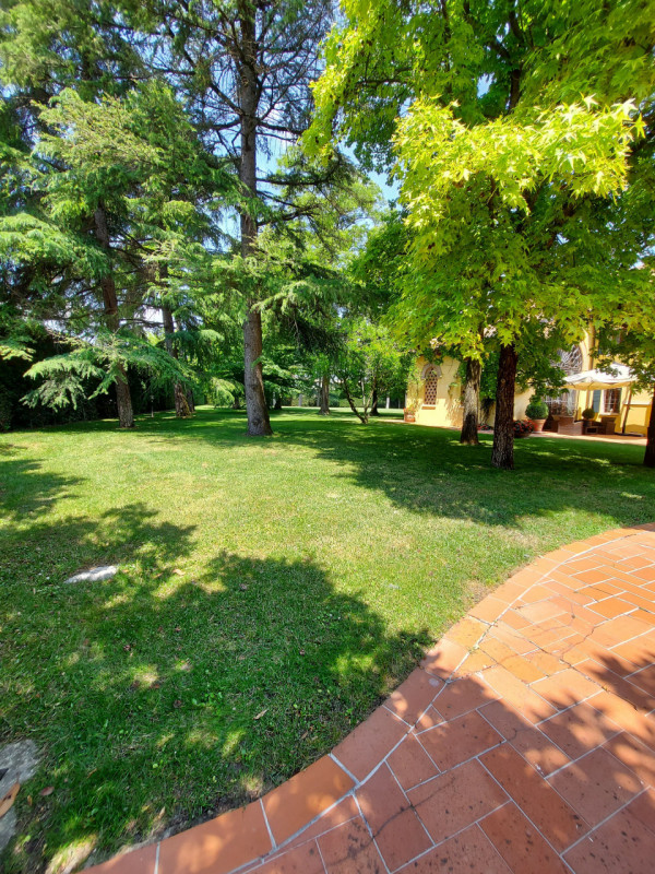 Immagine 2 di Villa in vendita  a Montegrotto Terme