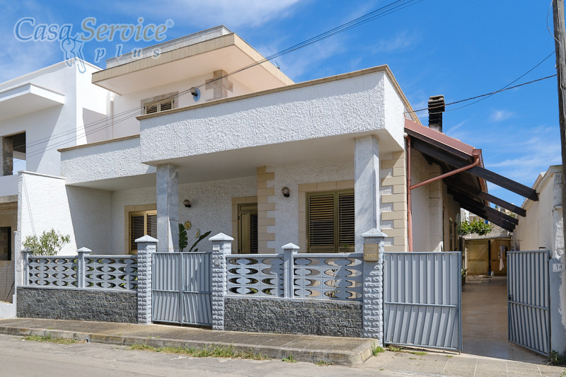 Immagine 4 di Villa in vendita  in Via Tazzoli a Ugento