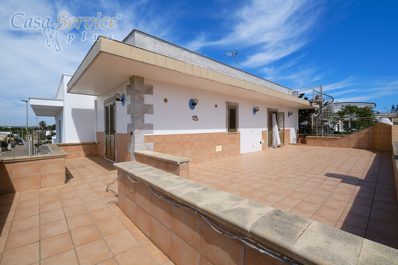 Immagine 10 di Villa in vendita  in Via Tazzoli a Ugento