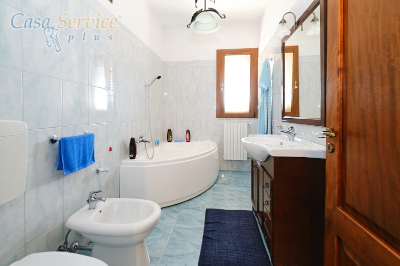 Immagine 20 di Villa in vendita  in Via Tazzoli a Ugento