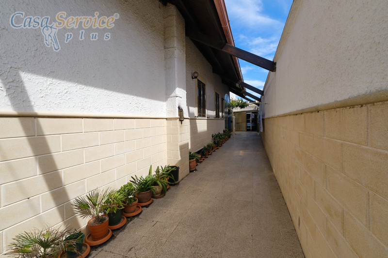 Immagine 34 di Villa in vendita  in Via Tazzoli a Ugento