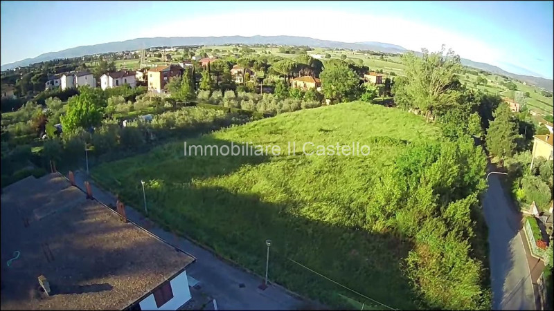 Immagine 11 di Terreno in vendita  a Castiglione Del Lago