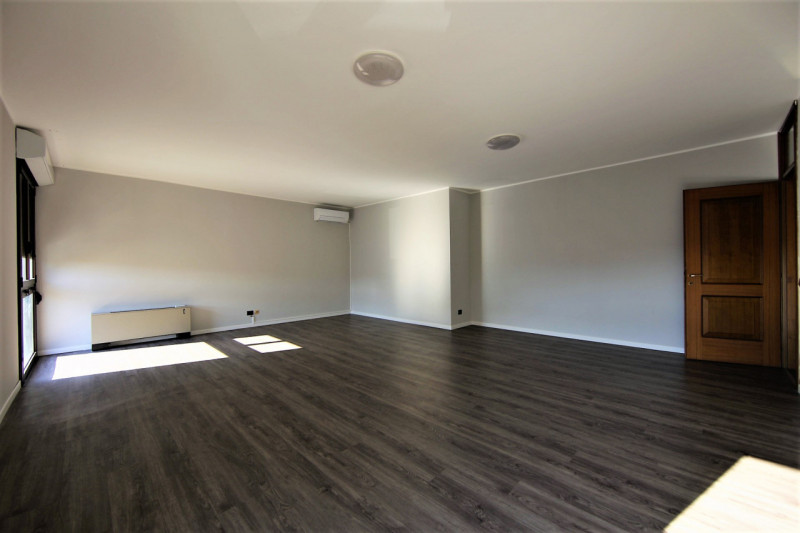 Immagine 6 di Ufficio in vendita  a Limena