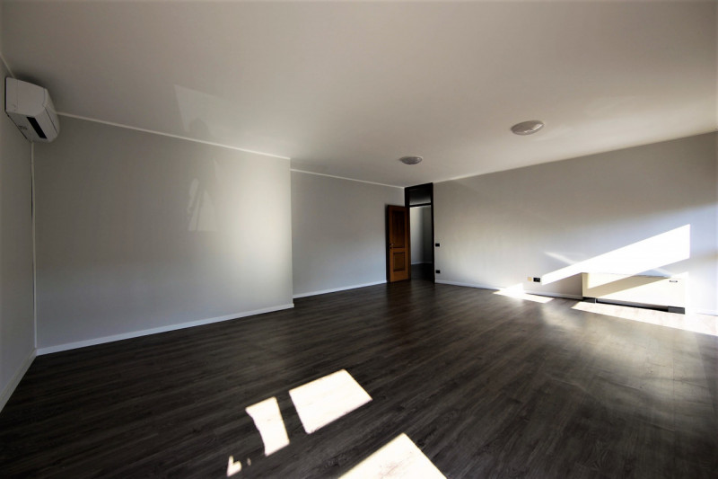 Immagine 9 di Ufficio in vendita  a Limena