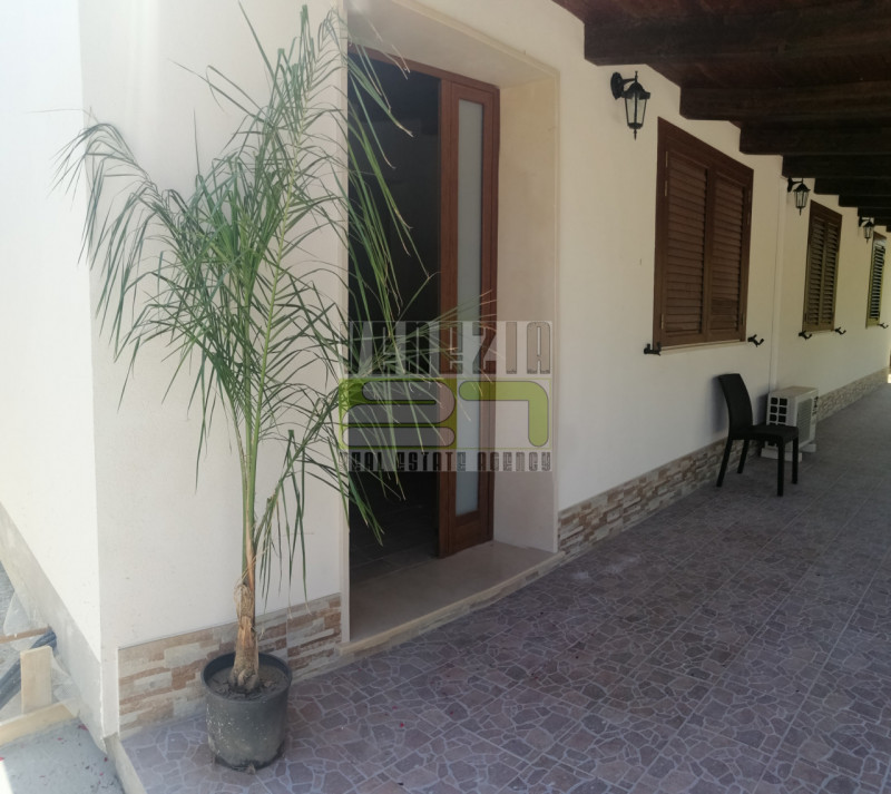 Immagine 18 di Villa in affitto  in contrada Fiumara a Avola