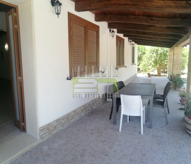 Immagine 19 di Villa in affitto  in contrada Fiumara a Avola
