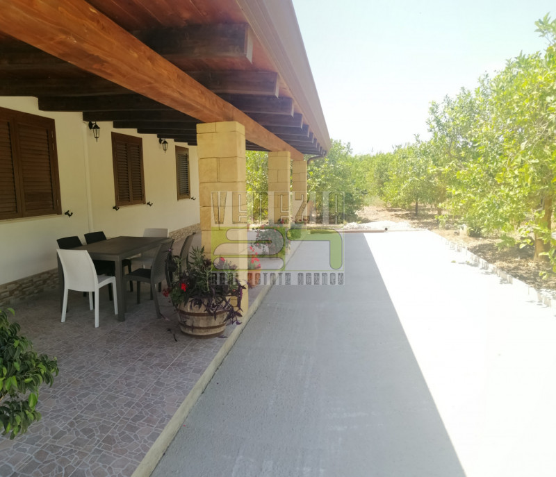 Immagine 22 di Villa in affitto  in contrada Fiumara a Avola