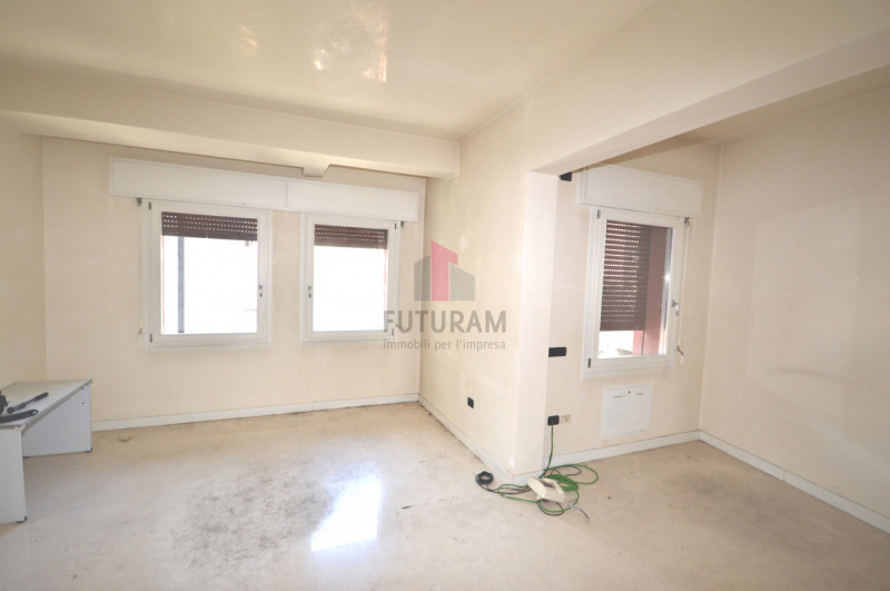 Immagine 2 di Ufficio in vendita  in vicenza viale san lazzaro a Vicenza