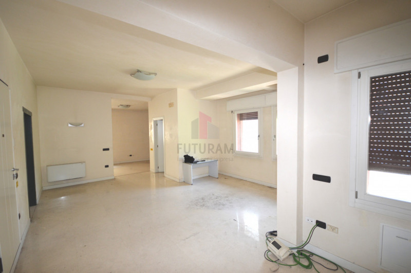 Immagine 3 di Ufficio in vendita  in vicenza viale san lazzaro a Vicenza