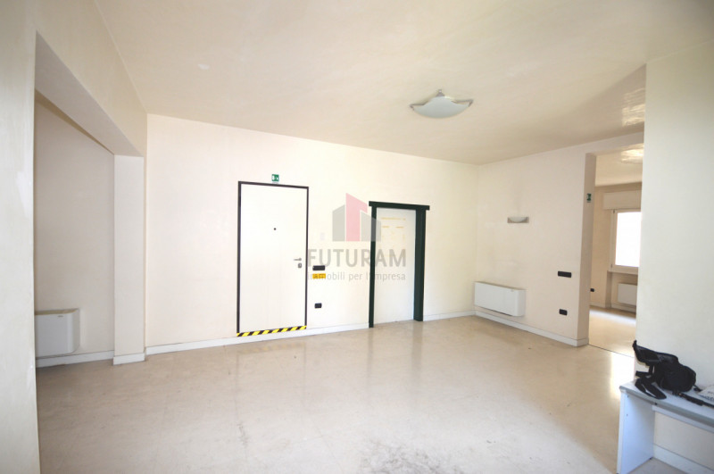 Immagine 6 di Ufficio in vendita  in vicenza viale san lazzaro a Vicenza