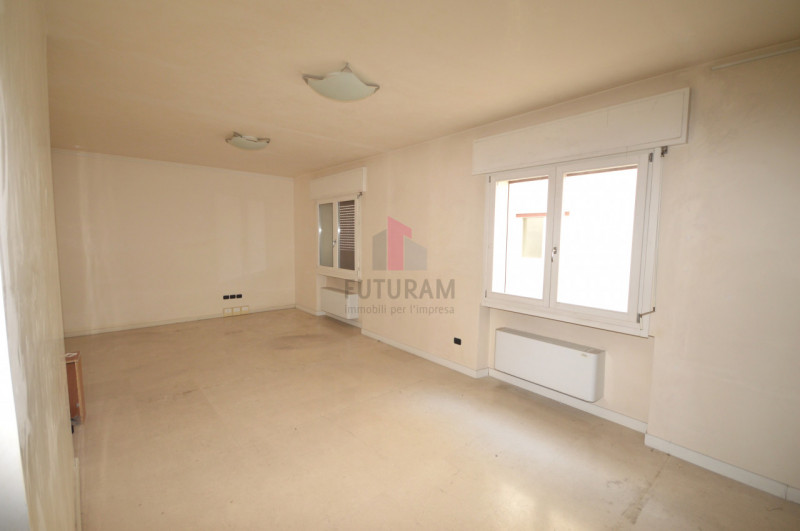 Immagine 11 di Ufficio in vendita  in vicenza viale san lazzaro a Vicenza