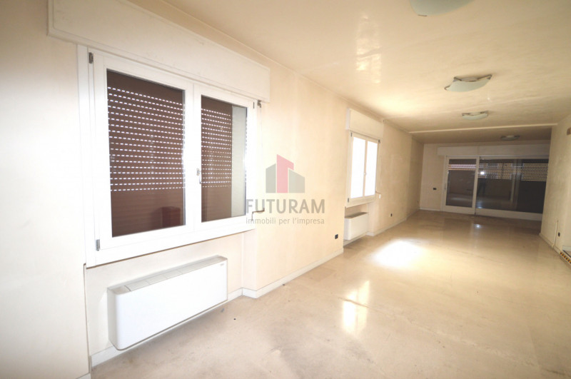 Immagine 12 di Ufficio in vendita  in vicenza viale san lazzaro a Vicenza