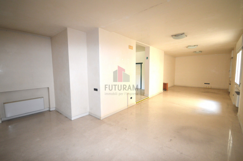 Immagine 15 di Ufficio in vendita  in vicenza viale san lazzaro a Vicenza