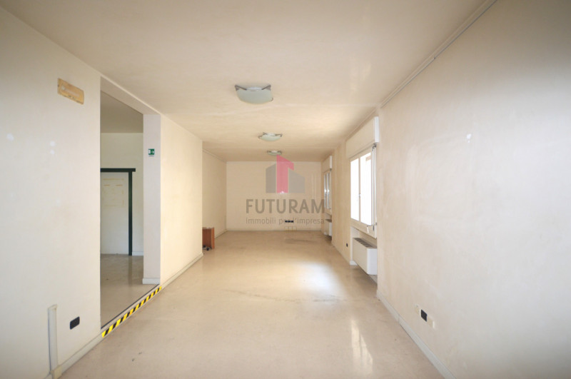 Immagine 17 di Ufficio in vendita  in vicenza viale san lazzaro a Vicenza