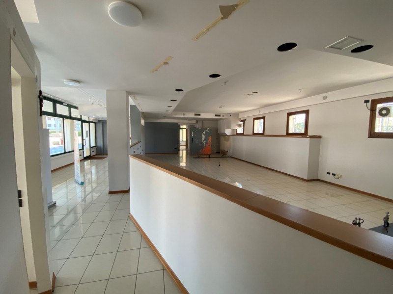 Immagine 5 di Negozio in affitto  in via Europa a Rubano