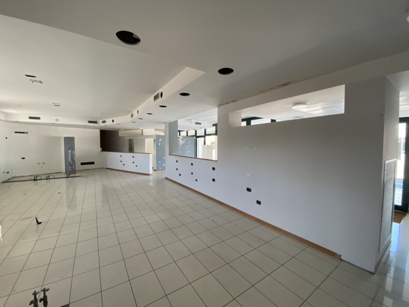 Immagine 9 di Negozio in affitto  in via Europa a Rubano