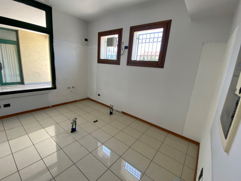 Immagine 12 di Negozio in affitto  in via Europa a Rubano