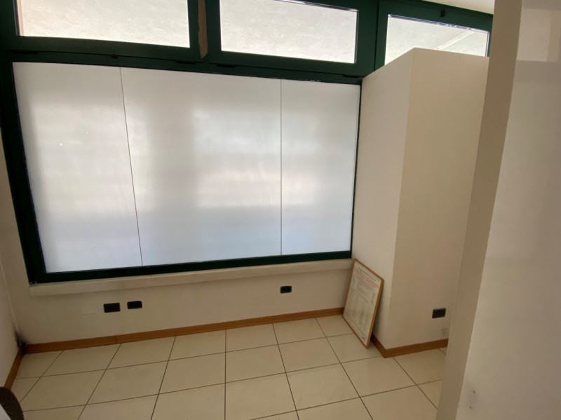 Immagine 15 di Negozio in affitto  in via Europa a Rubano