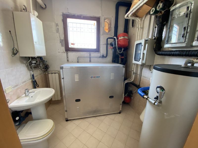 Immagine 20 di Negozio in affitto  in via Europa a Rubano