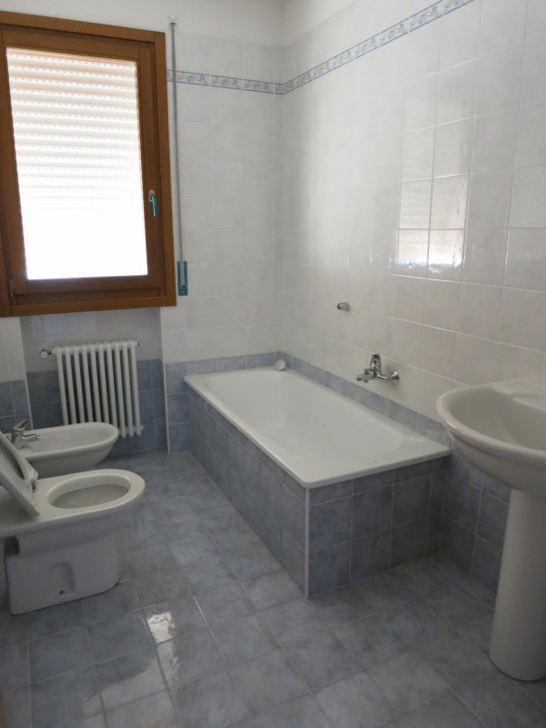 Immagine 5 di Appartamento in vendita  in via Monte Cero n°40 a Padova