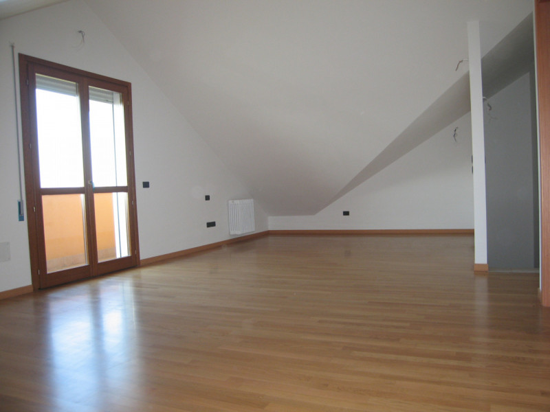 Immagine 9 di Appartamento in vendita  in via Monte Cero n°40 a Padova