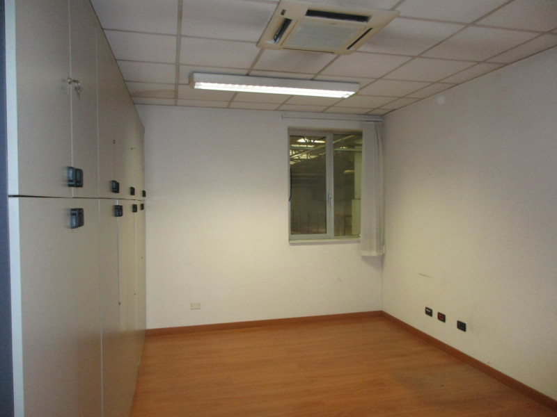 Immagine 17 di Capannone industriale in vendita  a Padova