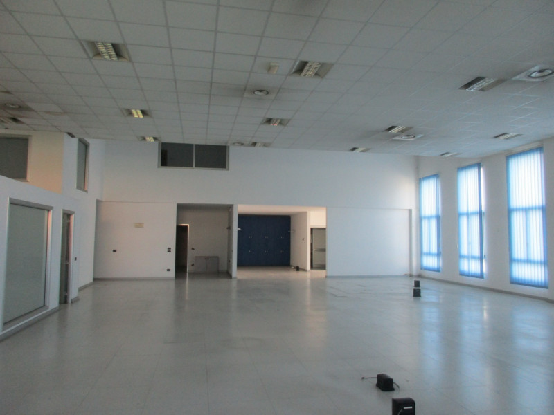Immagine 18 di Capannone industriale in vendita  a Padova