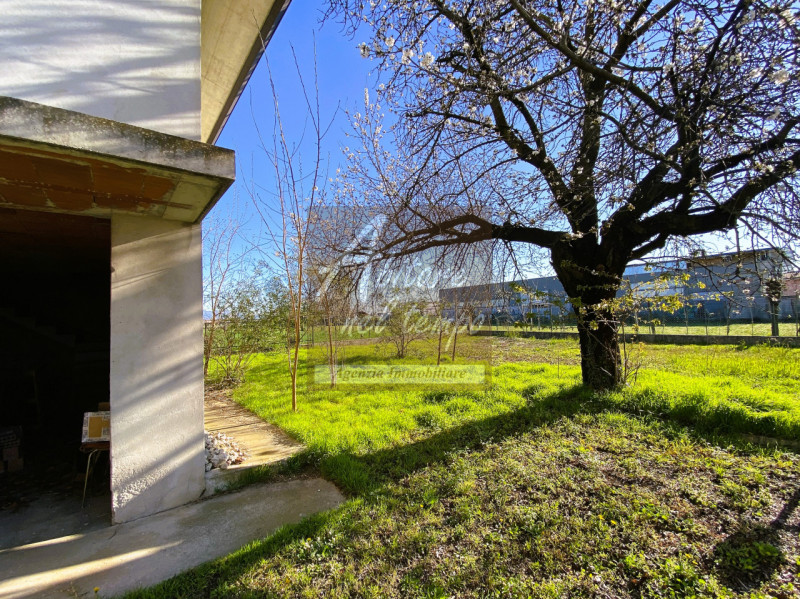 Immagine 1 di Rustico / casale in vendita  in Tombolo a Tombolo