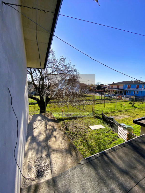 Immagine 6 di Rustico / casale in vendita  in Tombolo a Tombolo