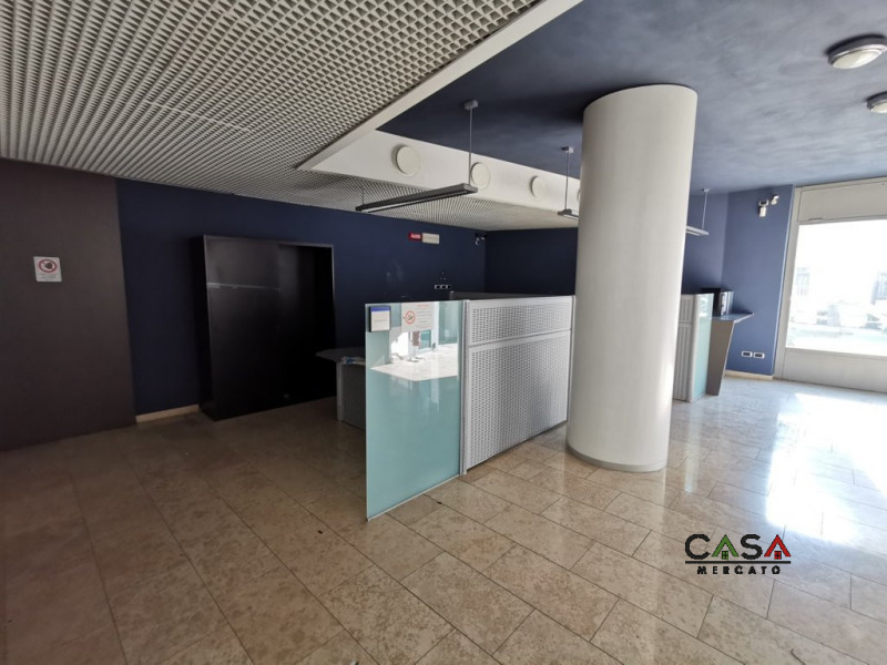 Immagine 1 di Negozio in vendita  in Piazza della Vittoria a Cordenons