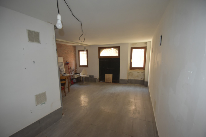 Immagine 3 di Magazzino in affitto  in santi apostoli a Venezia