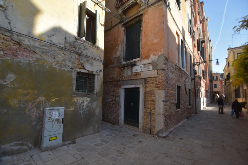 Immagine 18 di Magazzino in affitto  in santi apostoli a Venezia