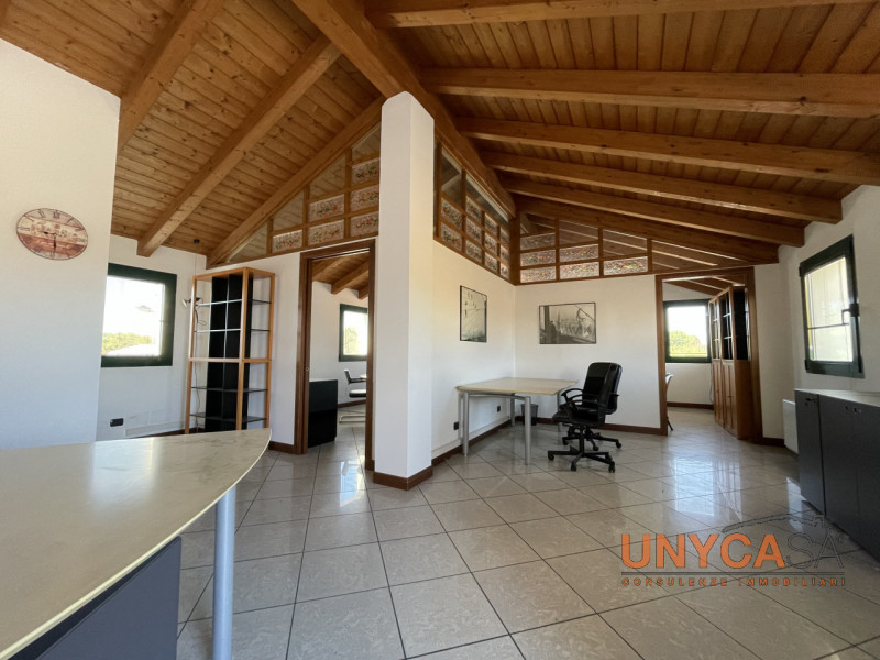 Immagine 1 di Ufficio in affitto  in Via Chiesanuova a Padova