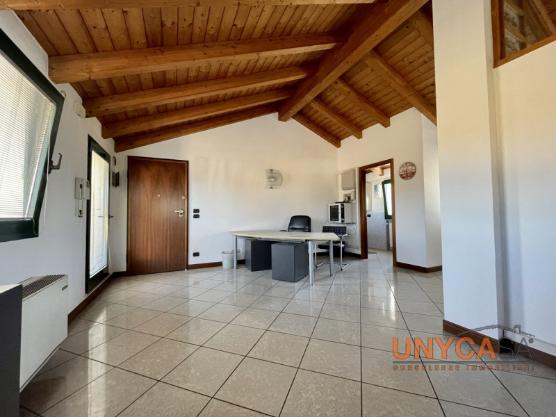 Immagine 2 di Ufficio in affitto  in Via Chiesanuova a Padova