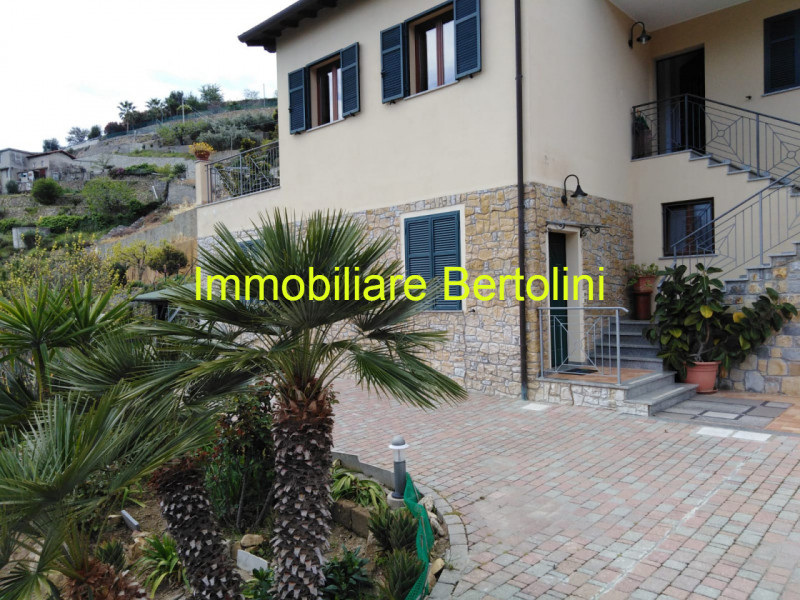 Immagine 2 di Villa in vendita  in via degli inglesi a Bordighera
