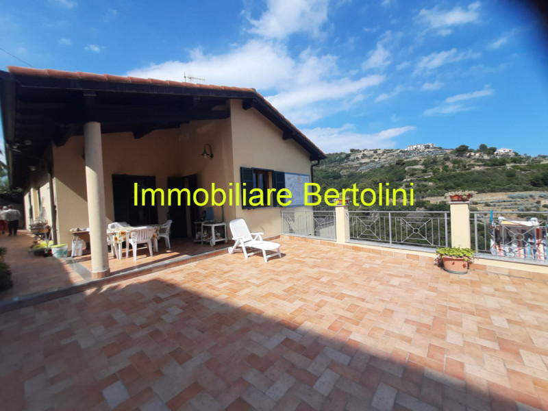 Immagine 3 di Villa in vendita  in via degli inglesi a Bordighera