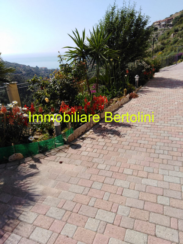 Immagine 7 di Villa in vendita  in via degli inglesi a Bordighera