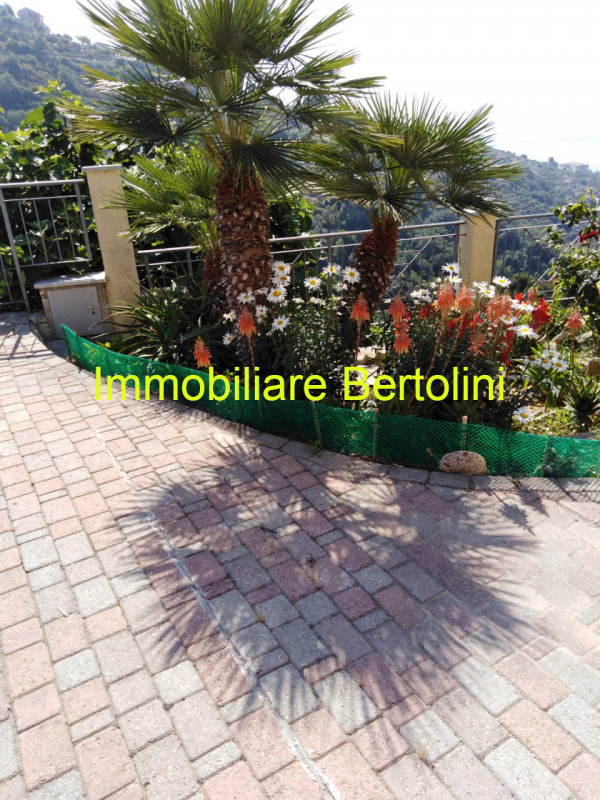 Immagine 8 di Villa in vendita  in via degli inglesi a Bordighera