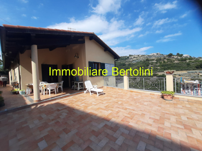 Immagine 33 di Villa in vendita  in via degli inglesi a Bordighera
