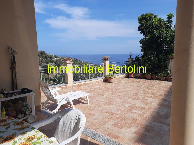 Immagine 35 di Villa in vendita  in via degli inglesi a Bordighera