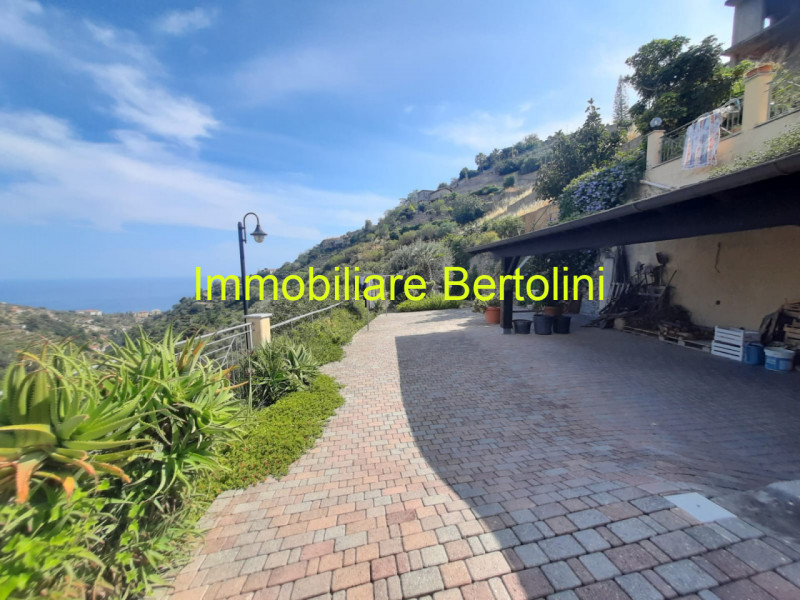 Immagine 44 di Villa in vendita  in via degli inglesi a Bordighera
