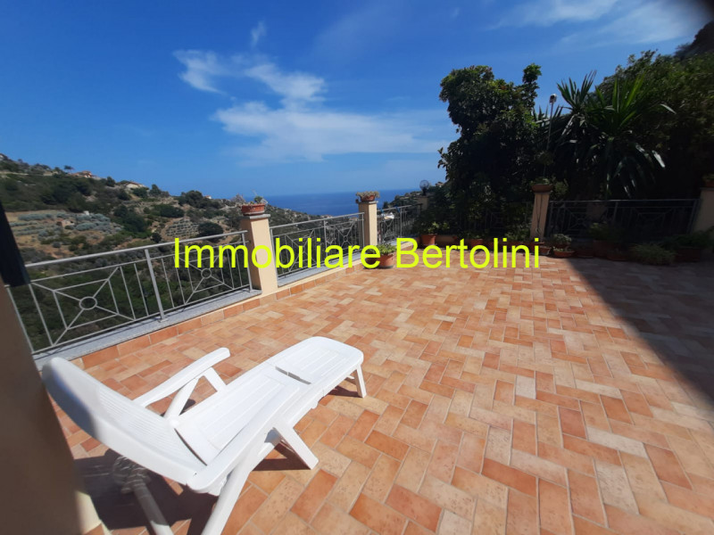 Immagine 51 di Villa in vendita  in via degli inglesi a Bordighera