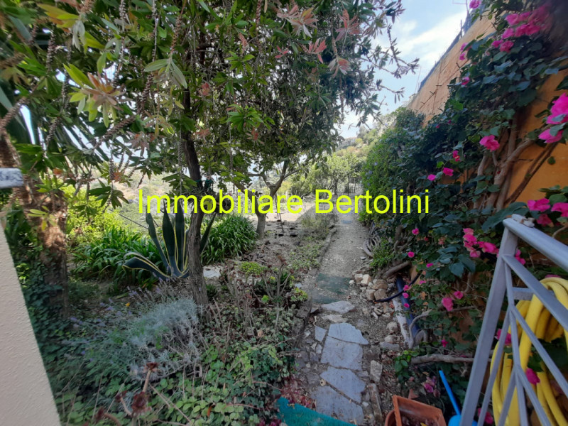 Immagine 54 di Villa in vendita  in via degli inglesi a Bordighera