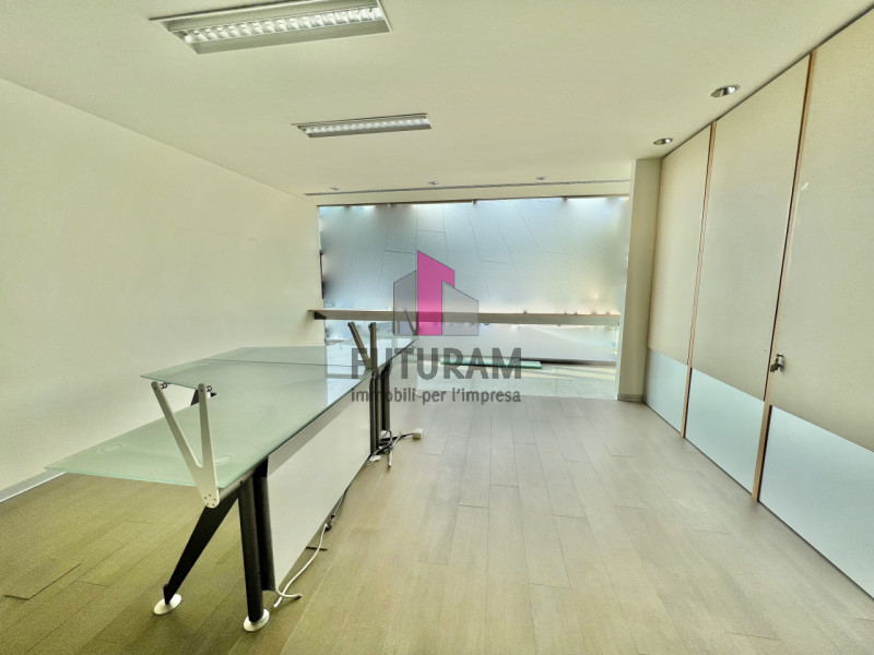 Immagine 4 di Capannone industriale in affitto  a Torri Di Quartesolo